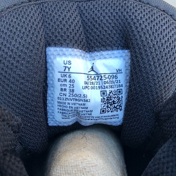 Jordan 1 Grey Green SE (Dead-Stock) - Picture 12 of 13